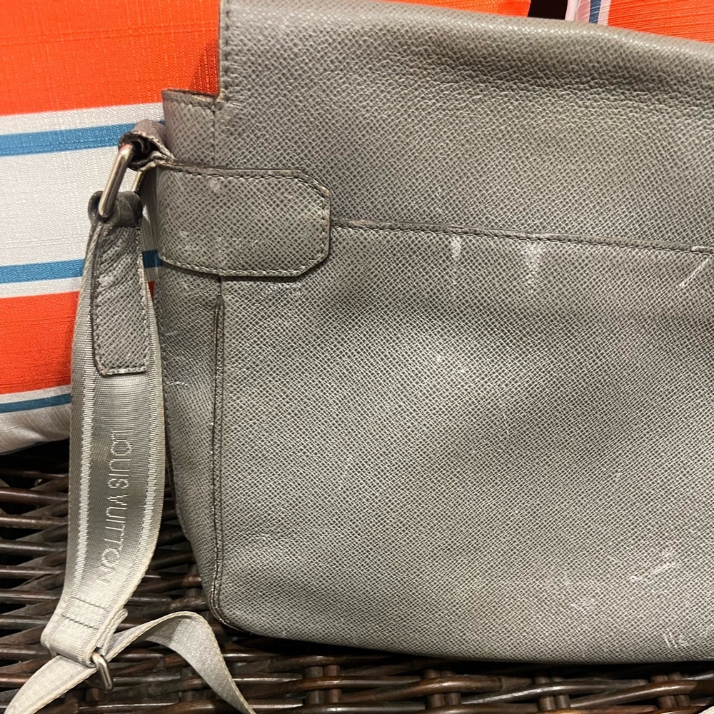 Louis Vuitton Taiga Milo Glacier Messenger Bag - Picture 6 of 16